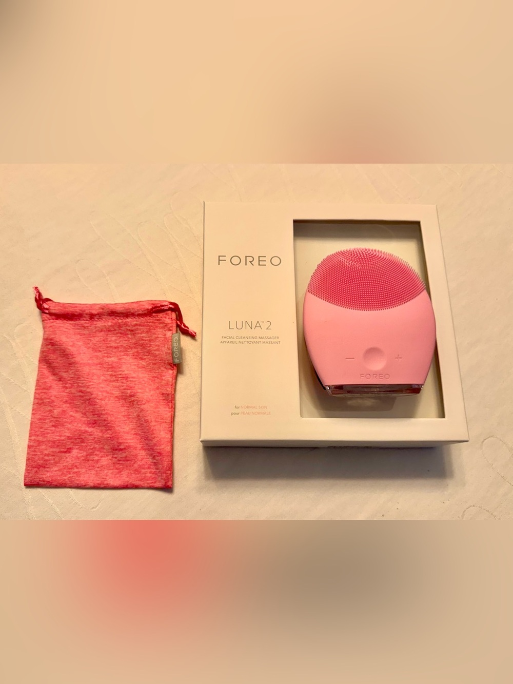 FOREO LUNA 2 Facial Cleansing Device - Light Pink with Pink Pouch